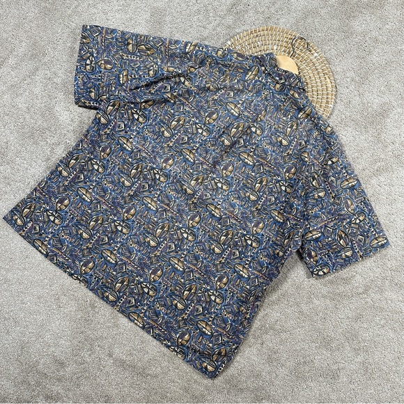 SOLD | Reyn Spooner Tribal Aztec Fish All Over Print Hawaii Shirt Half Button - Picture 6 of 11